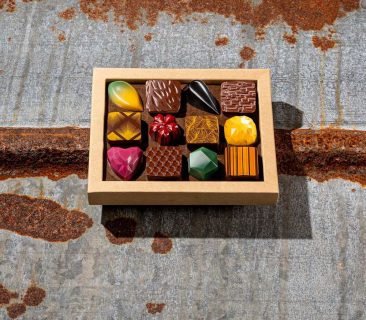 12 Flavours Chocolate Box 'First Kiss'